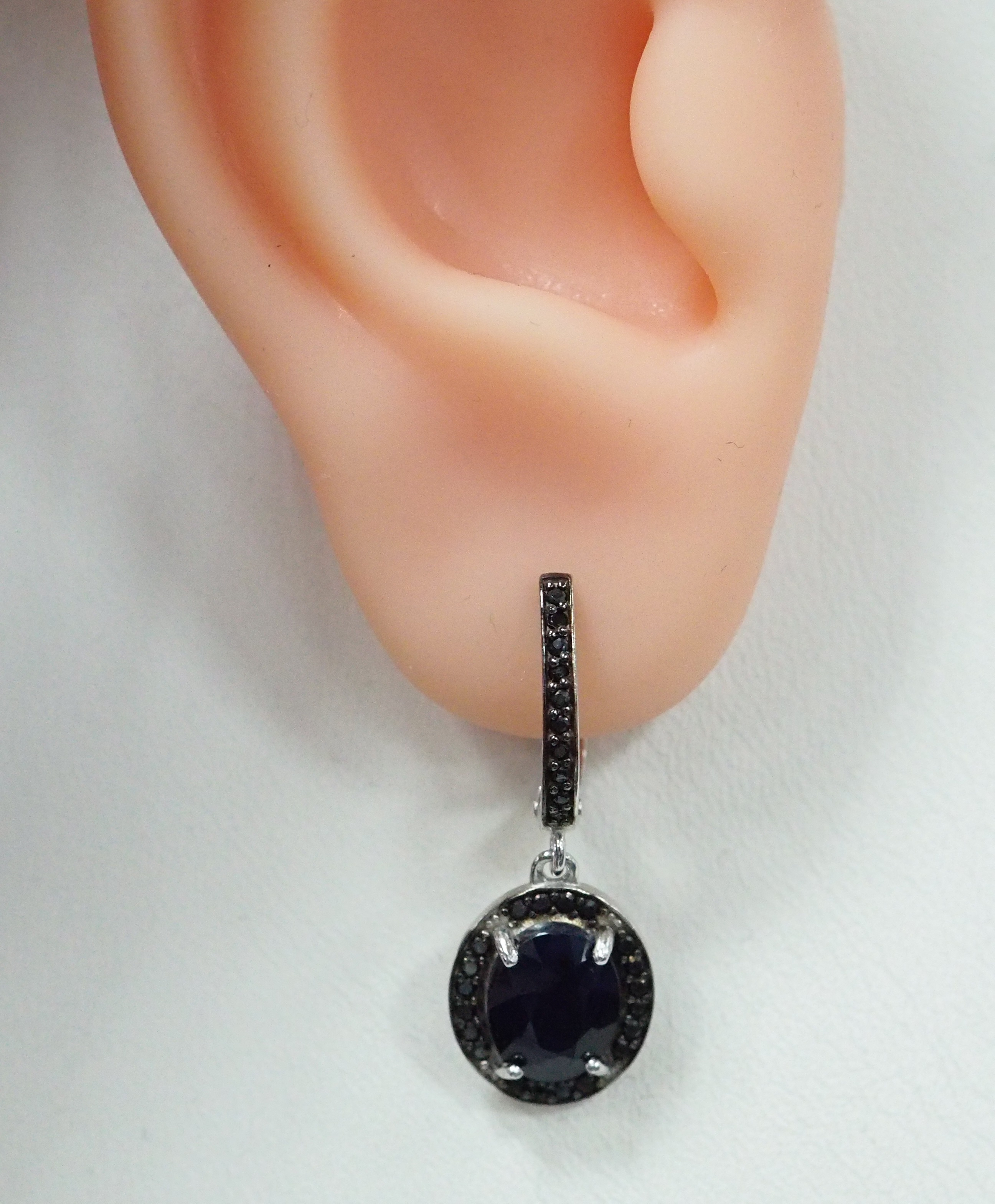 Серебряные серьги с сапфирами